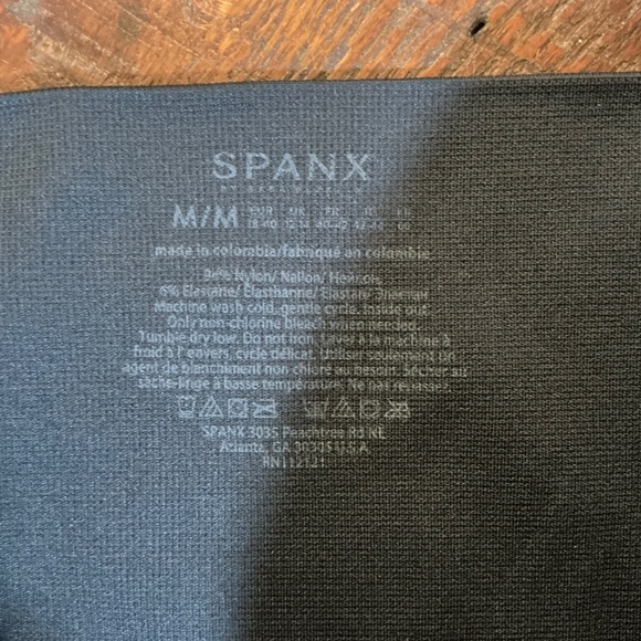 Spanx Look At Me Now navy camo leggings, size medium - Picture 3 of 5